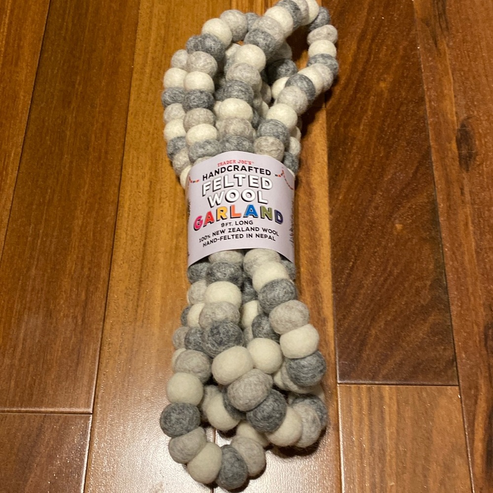 Trader Joe's' Felted Wool Garland Gray & White 9 ft